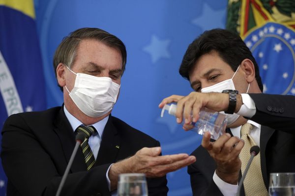 Bolsonaro destituye a ministro de Salud en plena crisis del COVID-19