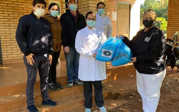 Fundación dona insumos para personales de blanco
