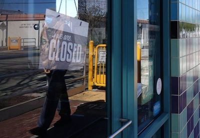 Otros 7 gobernadores desafían a Trump y su idea de reabrir pronto la economía