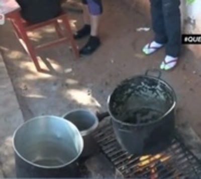 Desgarrador: Niños sobreviven a cocido negro y galleta en San Lorenzo - Paraguay.com
