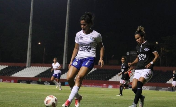 HOY / FIFPro reclama apoyo para fútbol femenino ante "amenaza casi existencial"