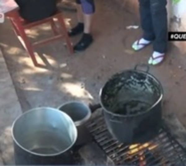 Desgarrador: Niños sobreviven con cocido negro y galleta - Paraguay.com