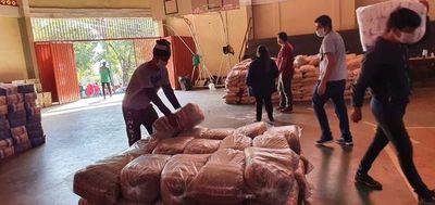 SEN entrega 24.000 kilos de alimentos en Presidente Franco, tras protesta de pobladores - ABC en el Este - ABC Color