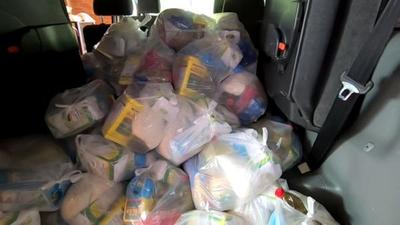 ENTREGAN KITS DE VÍVERES SOLIDARIOS PARA MÚSICOS