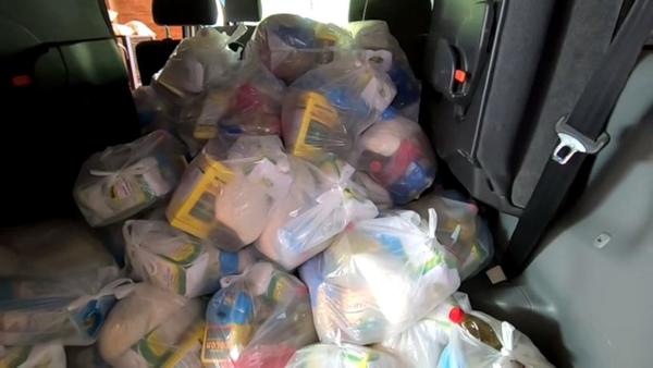 ENTREGAN KITS DE VÍVERES SOLIDARIOS PARA MÚSICOS