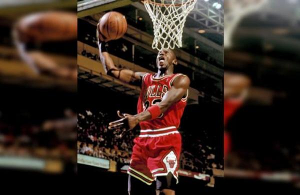 'Tú llegas, yo enseño': El día que Michael Jordan puso en su lugar a la nueva figura de los Bulls - C9N
