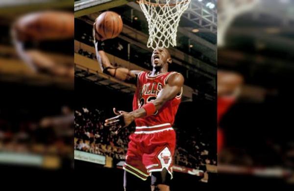 'Tú llegas, yo enseño': El día que Michael Jordan puso en su lugar a la nueva figura de los Bulls - SNT