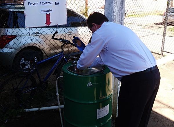 Elaboran en cárceles lavamanos de tambores reciclados