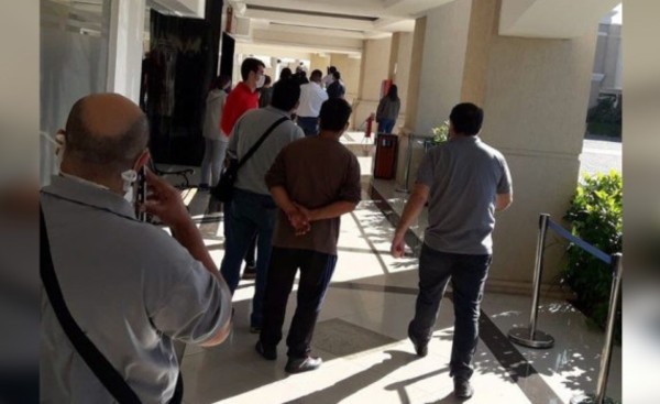 Mujer fue al banco pese a ser confirmada con Covid-19
