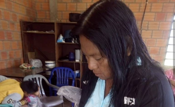 HOY / Apuestan por tapabocas hecha por mujeres indígenas: Línea de farmacia lo pondrá a la venta