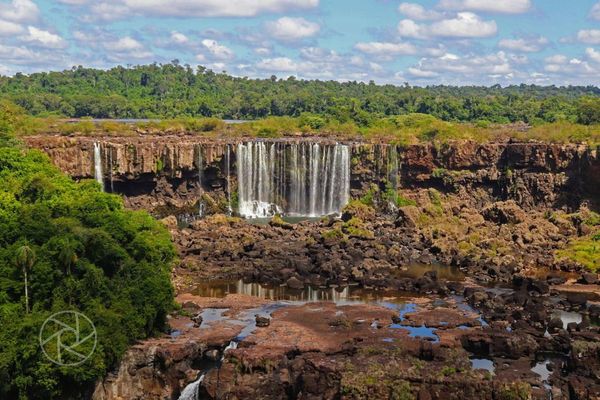 Las Cataratas del Yguazú, con una triste postal