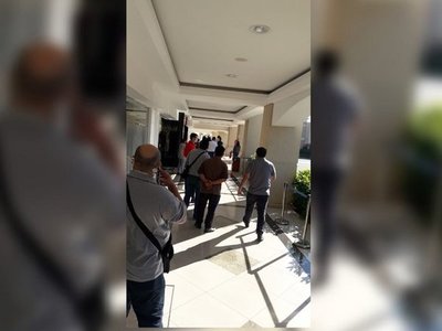 Mujer con supuesto Covid-19 causa susto en una sucursal del BNF 