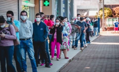 Largas filas en supermercados tras acreditación del programa Pytyvõ