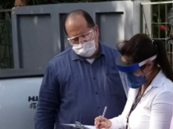 Imputan a hombre que asistió a su trabajo a pesar de estar infectado con Covid-19