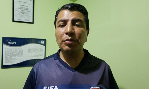 Árbitros bolivianos piden ayuda económica - Fútbol - ABC Color