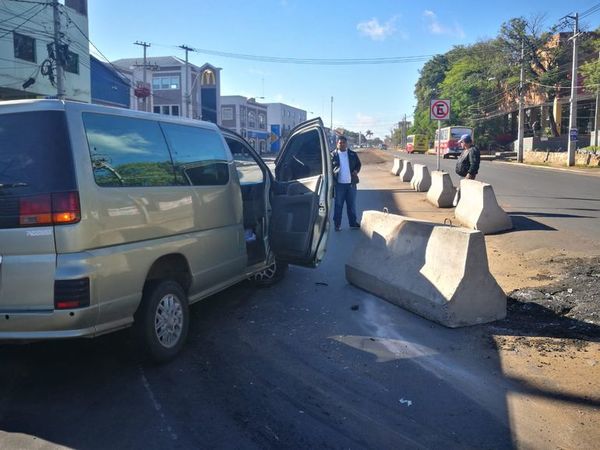 Se demolieron paradas del metrobús, pero sigue el peligro para conductores - Nacionales - ABC Color