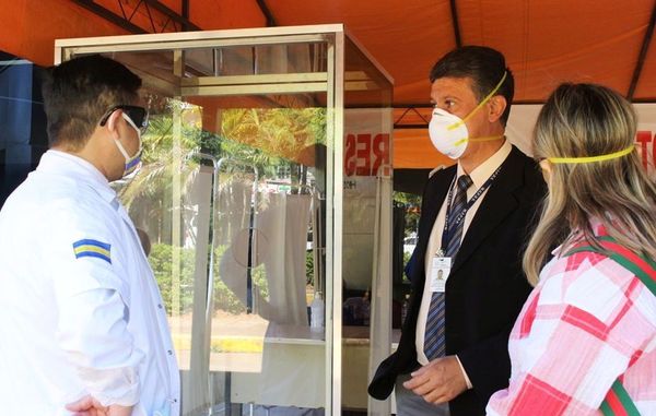 Donan cabina de pruebas de coronavirus al Hospital de Luque •