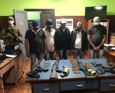 Detienen a cinco hombres armados con fusiles y armas cortas - Nacionales - ABC Color