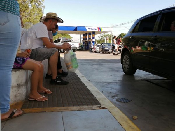 Petropar suspende entrega de alcohol por aglomeración de gente