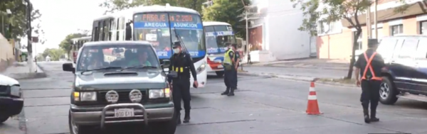 HOY / Rigurosos controles policiales en la zona de Luque