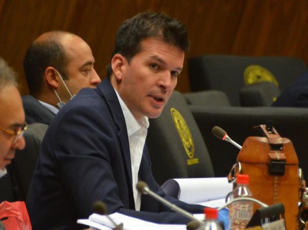Histórico: empiezan a remover privilegios estatales en el país