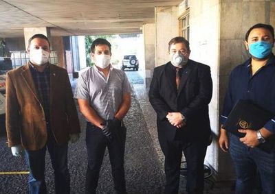 Ejecutivo pide  que se rechace amparo presentado por un grupo de abogados - Judiciales y Policiales - ABC Color