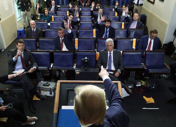 Trump quiere reabrir negocios en EEUU