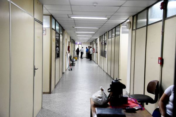 Comuna derrocha dinero de contribuyentes en salarios - Locales - ABC Color
