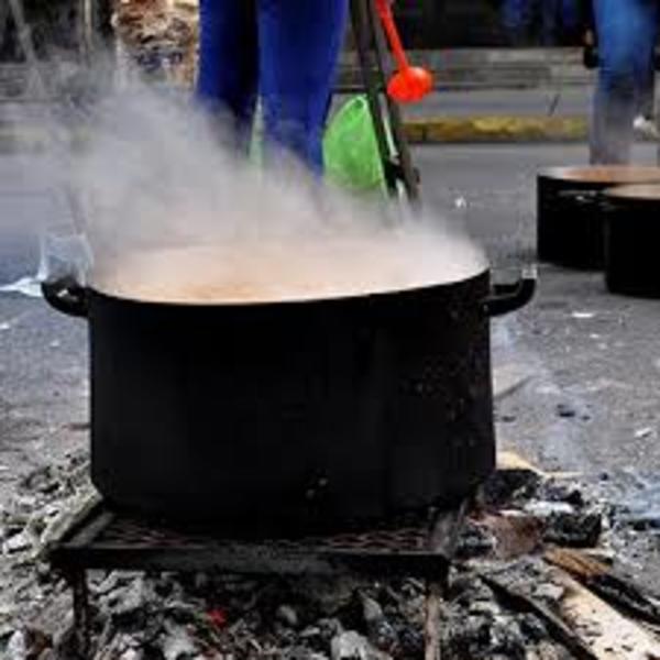 Grupo de mujeres realizan donaciones y ollas populares » Ñanduti