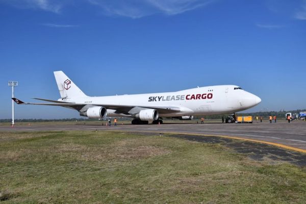 COVID-19: LLEGA AVIÓN CARGUERO CON SUMINISTROS MÉDICOS