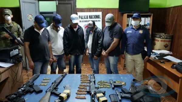 Capturan a presuntos rescatistas con fusiles y pistolas