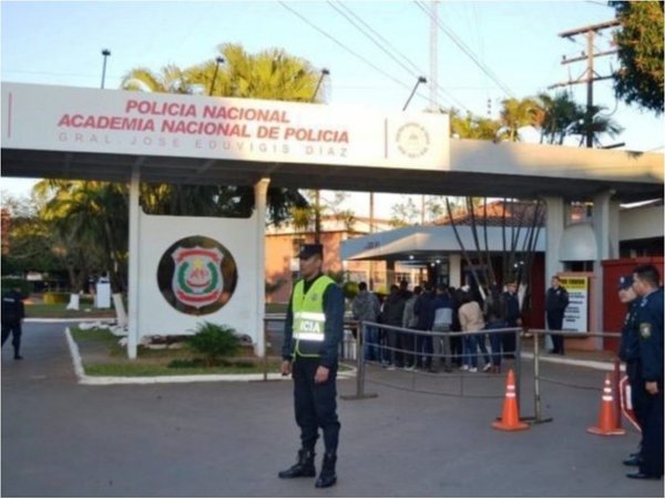 Cadete dijo que oficial lo golpeó con un palo