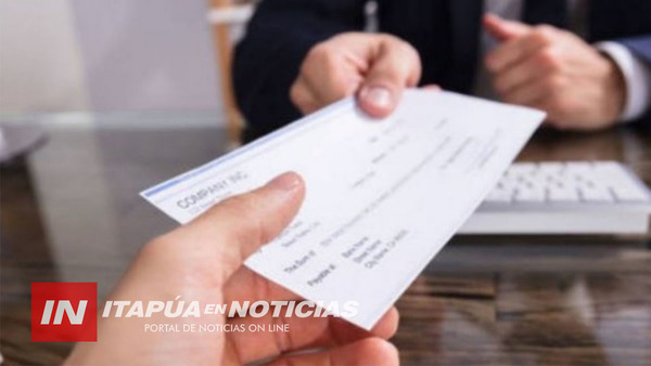 ENTREGAN PAGOS EN CHEQUE A NUEVOS DOCENTES DE ITAPÚA.
