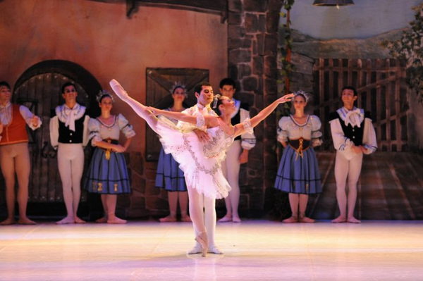 Nde rógape presenta mañana la obra romántica Coppelia, la muchacha de los ojos de esmalte. » Ñanduti