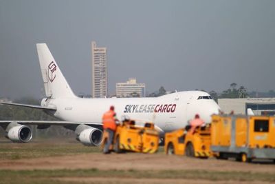 Llegó el carguero con insumos de China para Salud y particulares