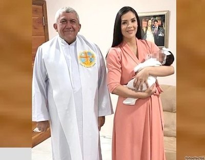El bautismo delivery del bebe’i de Mirna Pereira | Crónica