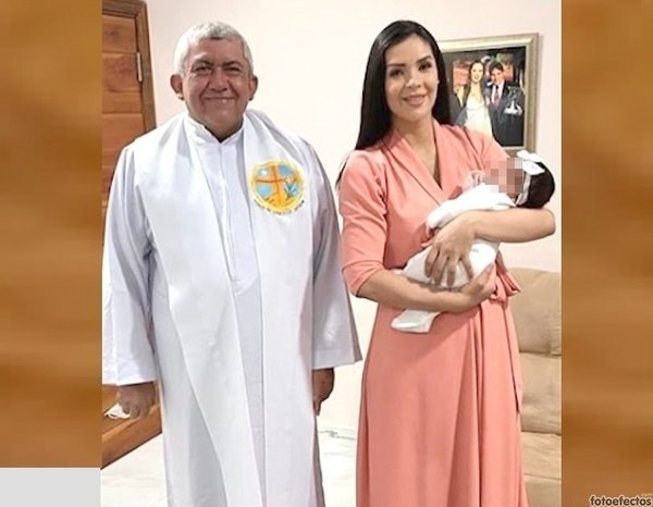 El bautismo delivery del bebe’i de Mirna Pereira | Crónica