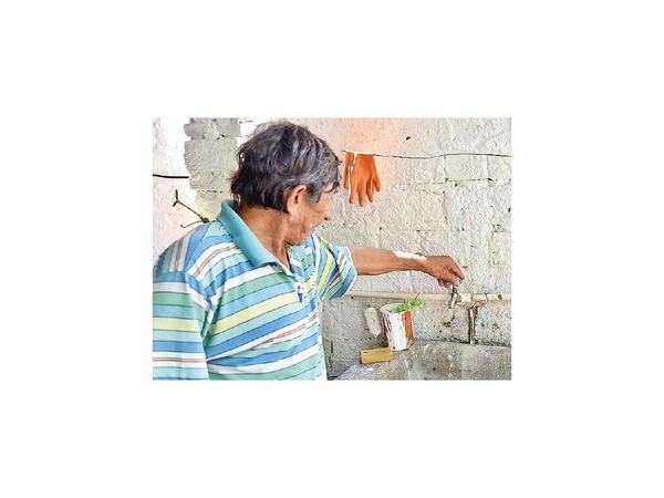 Denuncian falta de agua en tres barrios de zona de Asunción