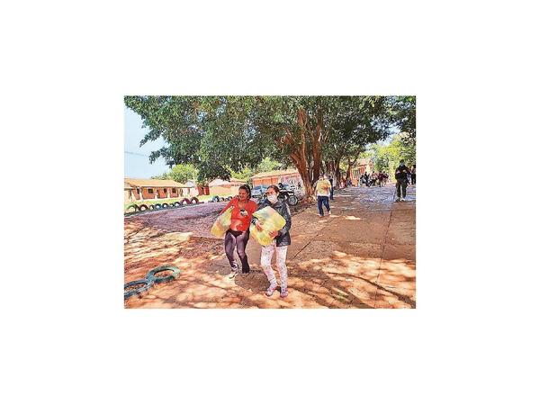 1.500 kits de víveres entregan a familias de Horqueta