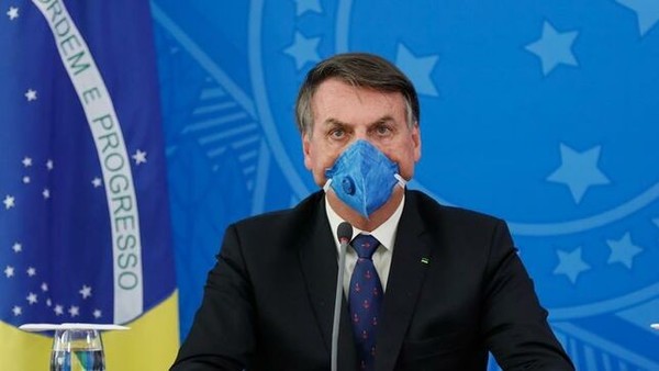 No hay que acobardarse con el coronavirus, dice Jair Bolsonaro