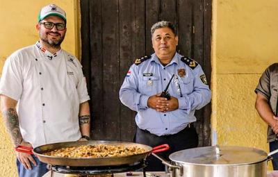 Chef organiza ollas populares para personal de salud y sectores carenciados