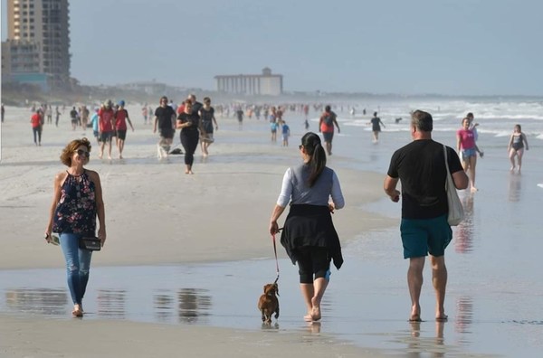 Las playas de Florida volvieron a llenarse pese al avance del coronavirus en el estado - Digital Misiones