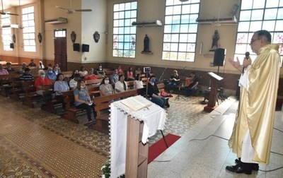 Fieles violan cuarentena y asisten a misa en la parroquia Virgen del Carmen - Digital Misiones