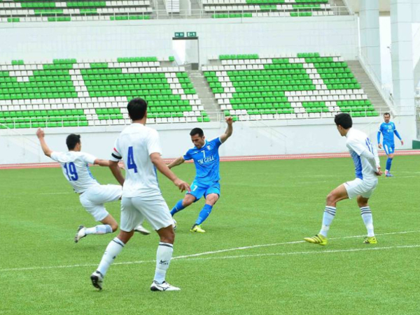 El fútbol regresa en la liga de Turkmenistán