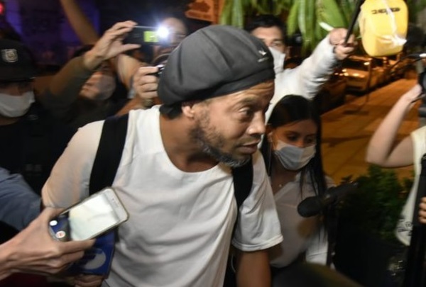 Ronaldinho hizo un pedido especial para divertirse en el hotel