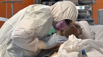 ALERTAN SOBRE SÍNTOMAS INUSUALES DEL CORONAVIRUS EN JÓVENES
