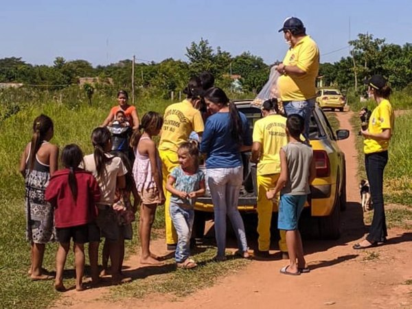 Bomberos repartieron almuerzos a familias necesitadas en Yby Yaú