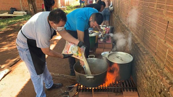 “Olla Popular” de la mano de alumnos de la Facultad de Derecho –UNA