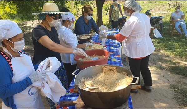 Educadores de alfabetización ofrecieron almuerzo a humildes niños