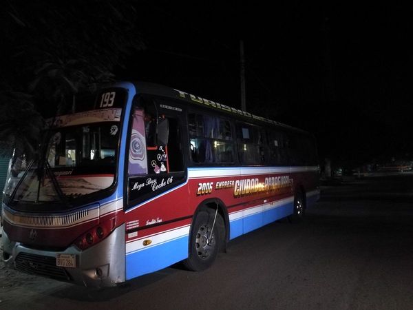 Amplían suspensión del servicio de transporte público al interior del país